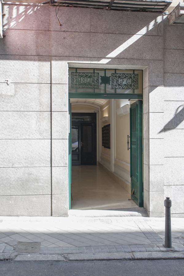 Appartamento Plaza De Cibeles Madrid Esterno foto